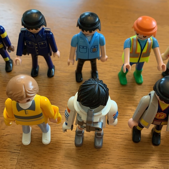 Host Pick 🎉🛍️PlayMobil Action Figures (18) & Assorted Pieces - Picture 4 of 7